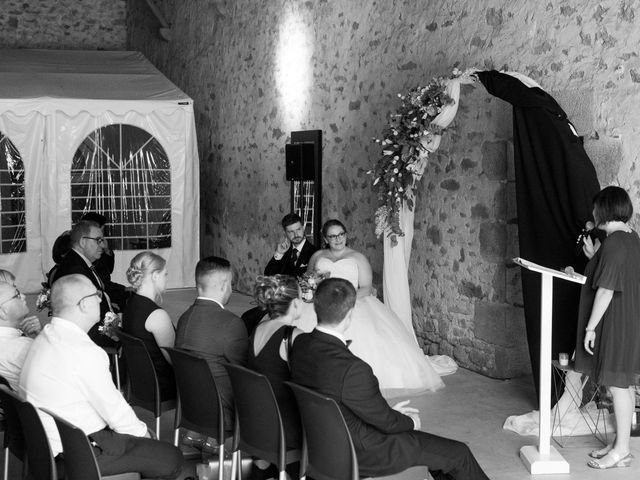 Le mariage de Julien et Manon à Les Herbiers, Vendée 31