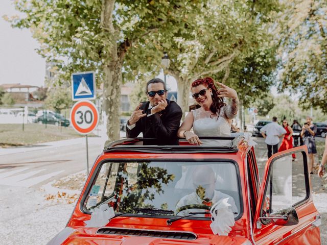 Le mariage de Christophe et Anthéa à Saint-Martin-la-Plaine, Loire 30