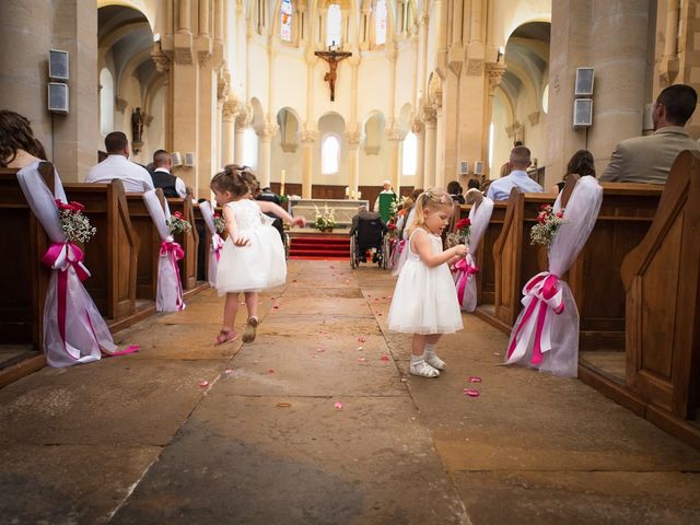 Le mariage de Cyril et Coralie à Matour, Saône et Loire 24