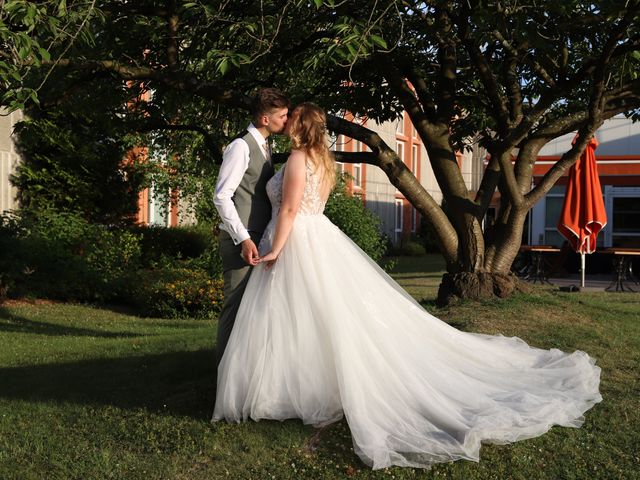 Le mariage de Clément et Amandine à Marquette-lez-Lille, Nord 8