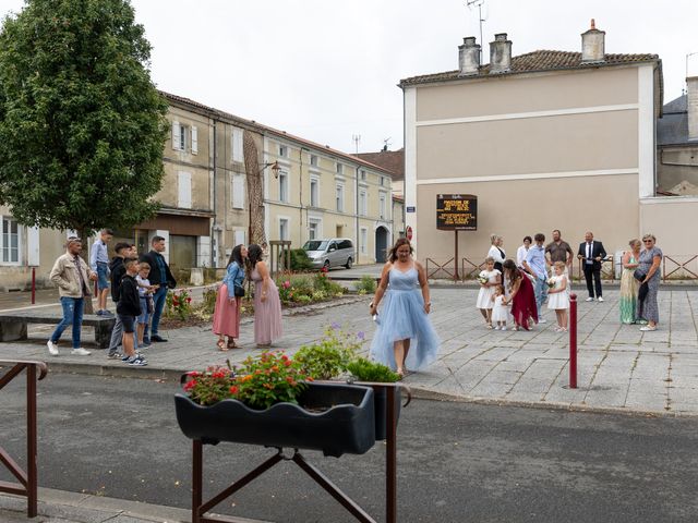 Le mariage de Kevin et Sarah à Rouillac, Charente 61