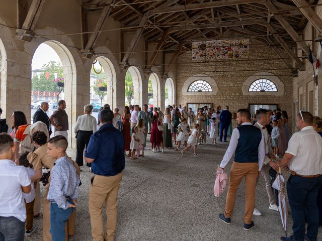 Le mariage de Kevin et Sarah à Rouillac, Charente 64