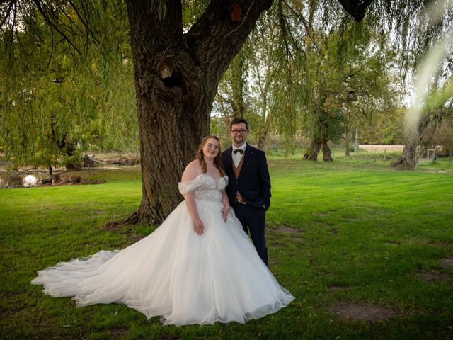 Le mariage de Kévin et Lucie à Ligny-le-Ribault, Loiret 44