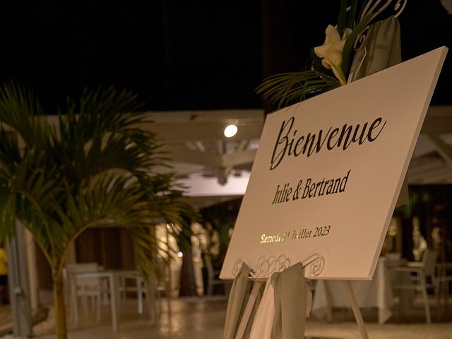 Le mariage de Bertrand et Julie à Saint-Gilles les Bains, La Réunion 16