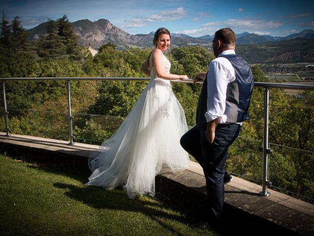 Le mariage de Hugo et Camille à Ventavon, Hautes-Alpes 9