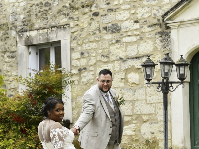 Le mariage de Loic et Céline à Thuré, Vienne 11