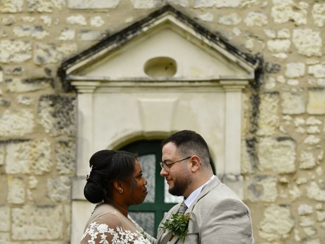 Le mariage de Loic et Céline à Thuré, Vienne 12