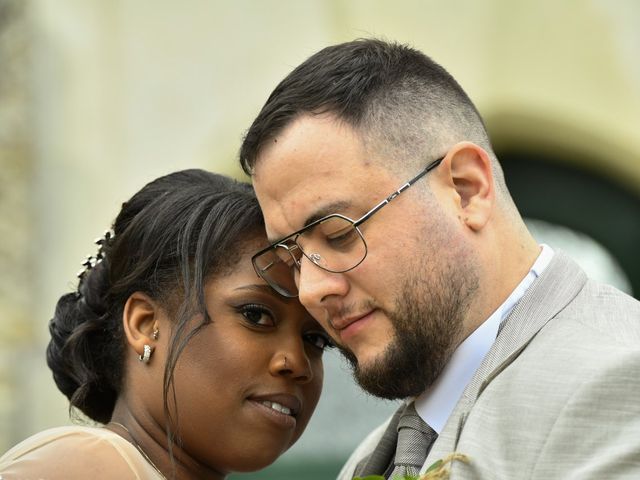 Le mariage de Loic et Céline à Thuré, Vienne 13