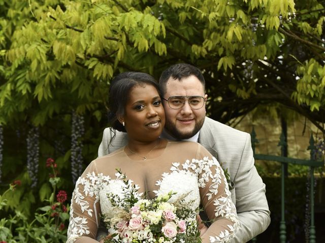 Le mariage de Loic et Céline à Thuré, Vienne 14