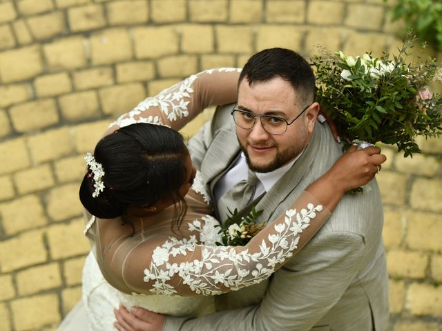 Le mariage de Loic et Céline à Thuré, Vienne 18