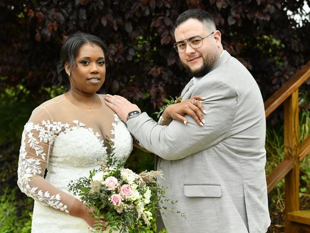 Le mariage de Loic et Céline à Thuré, Vienne 24