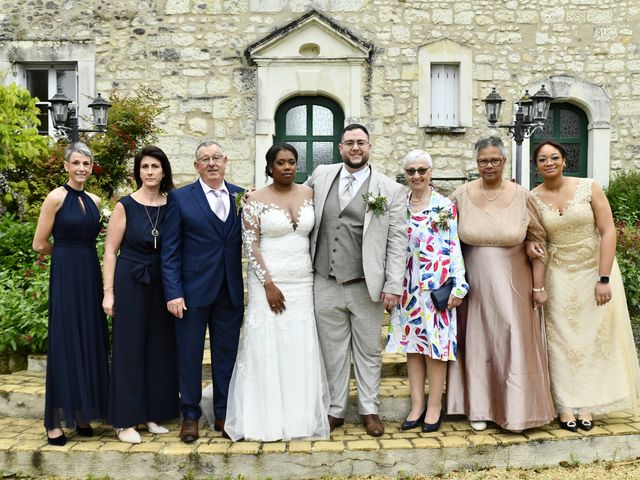 Le mariage de Loic et Céline à Thuré, Vienne 32