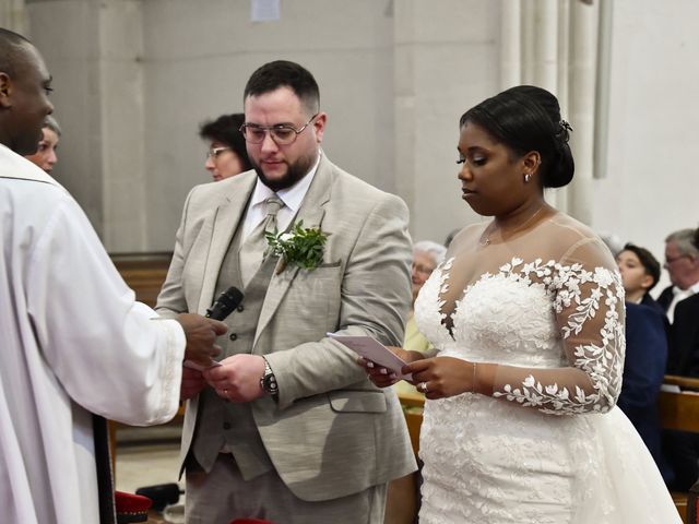 Le mariage de Loic et Céline à Thuré, Vienne 43