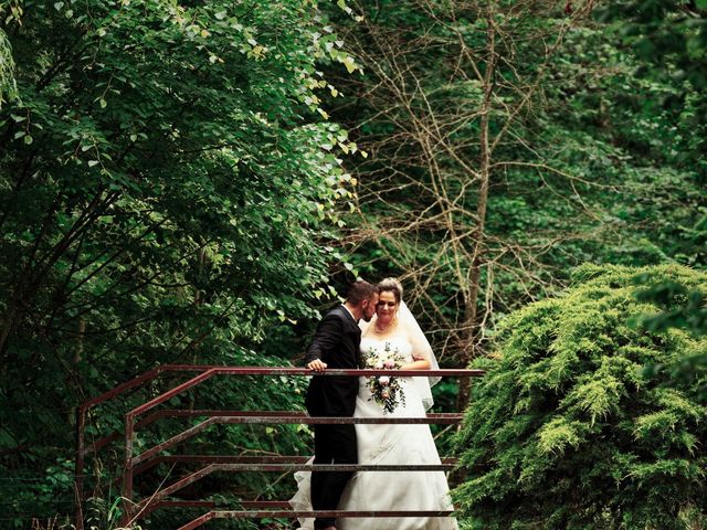 Le mariage de Julien et Ingrid à Les Aynans, Haute-Saône 1