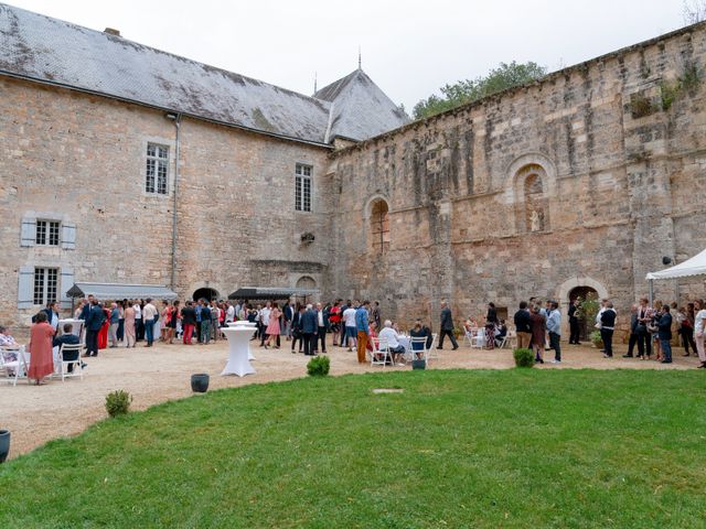 Le mariage de Benjamin et Mélanie à Vouillé, Vienne 25