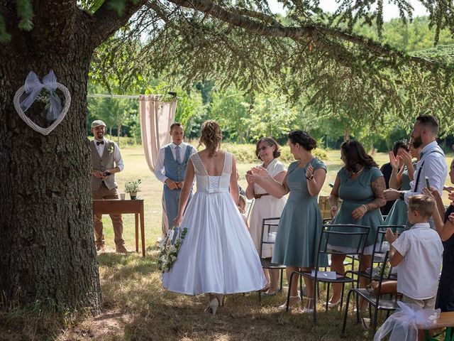 Le mariage de Tom et Marie Cécile à Sainte-Cécile-les-Vignes, Vaucluse 57