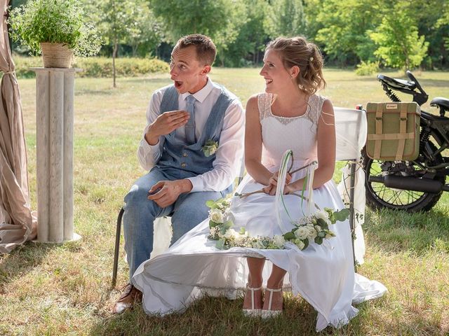 Le mariage de Tom et Marie Cécile à Sainte-Cécile-les-Vignes, Vaucluse 79