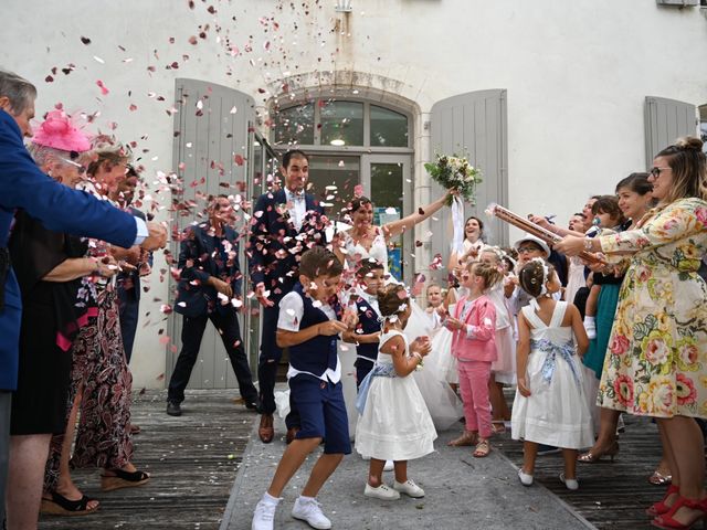 Le mariage de Pierre et Claire à Dompierre-sur-Mer, Charente Maritime 12