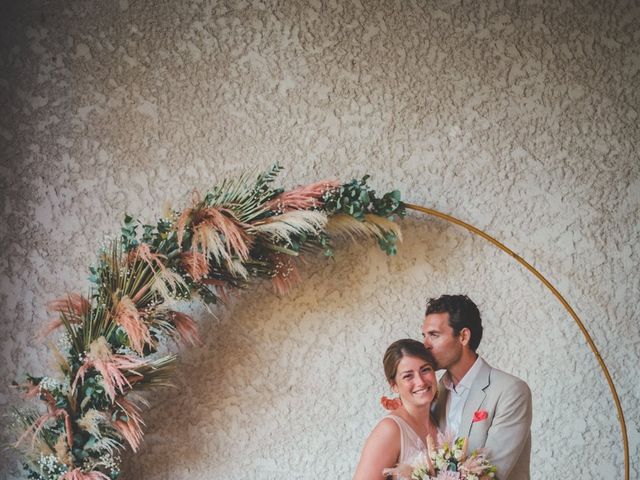 Le mariage de Ned et Laïla à Perreux, Loire 85