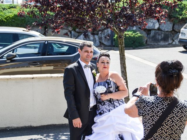 Le mariage de Richard et Perrine à Saint-Romain-le-Puy, Loire 40