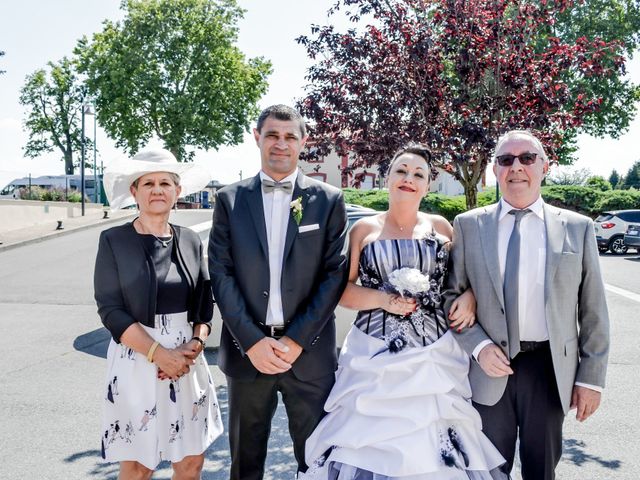 Le mariage de Richard et Perrine à Saint-Romain-le-Puy, Loire 41