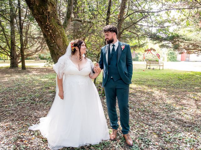 Le mariage de Kevin et Lison à Moutiers-les-Mauxfaits, Vendée 25