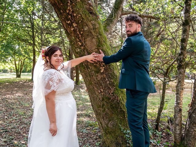 Le mariage de Kevin et Lison à Moutiers-les-Mauxfaits, Vendée 33