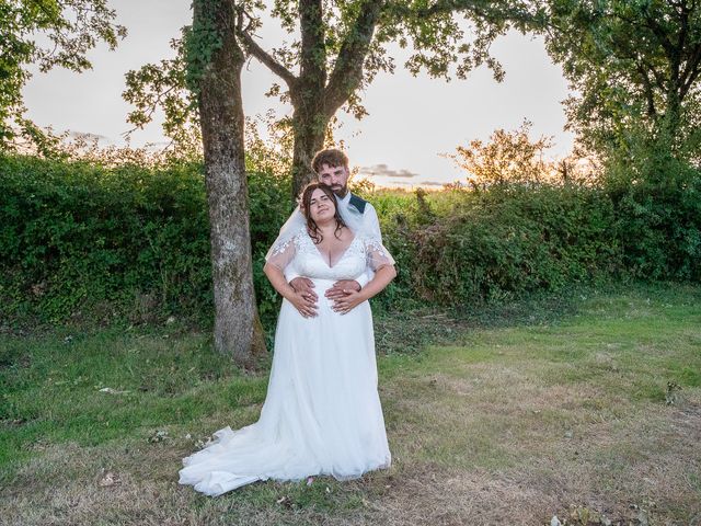 Le mariage de Kevin et Lison à Moutiers-les-Mauxfaits, Vendée 54