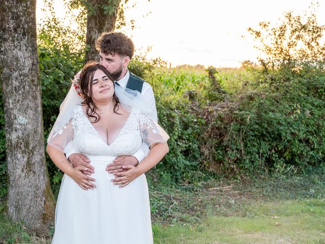 Le mariage de Kevin et Lison à Moutiers-les-Mauxfaits, Vendée 56