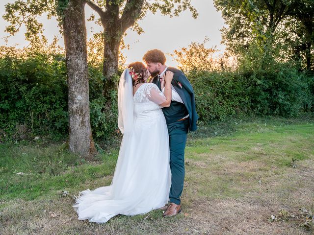 Le mariage de Kevin et Lison à Moutiers-les-Mauxfaits, Vendée 59