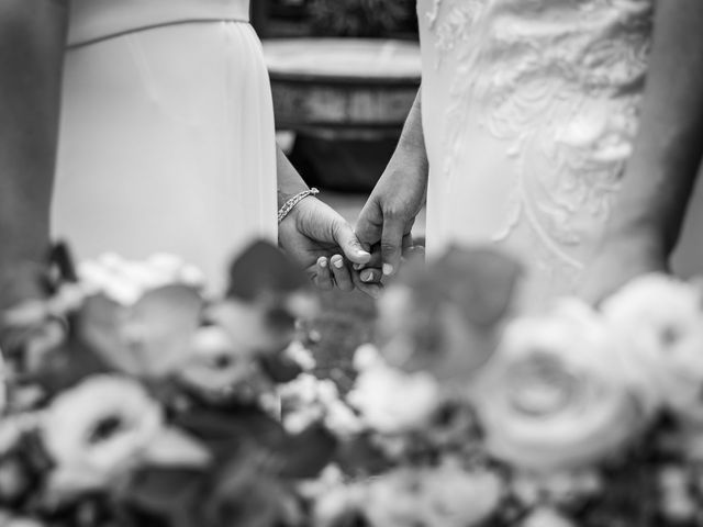 Le mariage de Anne-Sophie et Mathilde à Lacenas, Rhône 17