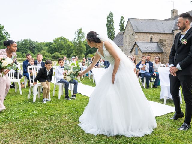 Le mariage de Julien et Ayse à Saint-Maurice-en-Cotentin, Manche 13