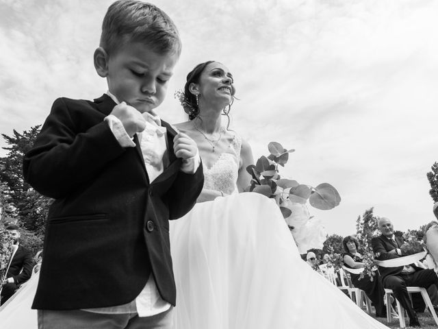 Le mariage de Julien et Ayse à Saint-Maurice-en-Cotentin, Manche 16