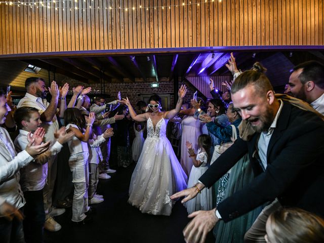 Le mariage de Maxence et Estelle à Le Bizet, Hainaut 17