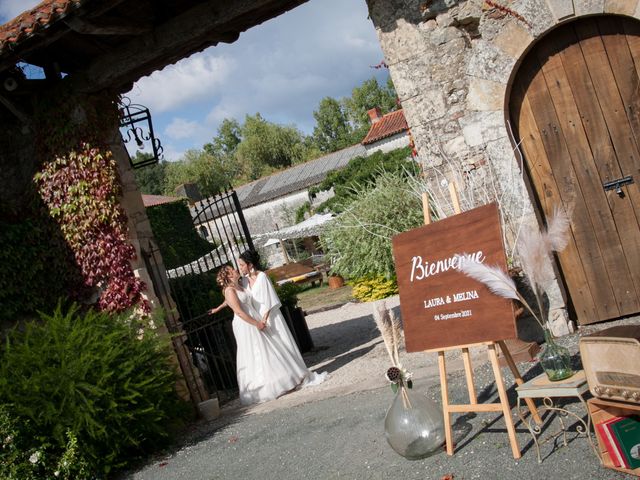 Le mariage de Mélina et Laura  à Sainte-Cécile, Vendée 1