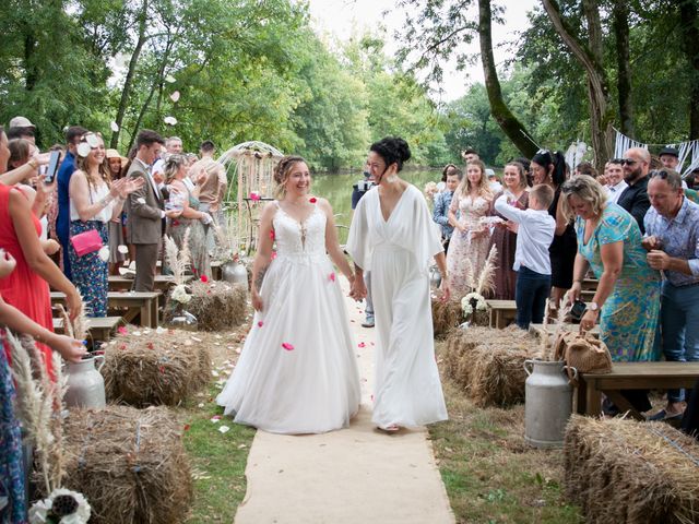 Le mariage de Mélina et Laura  à Sainte-Cécile, Vendée 2