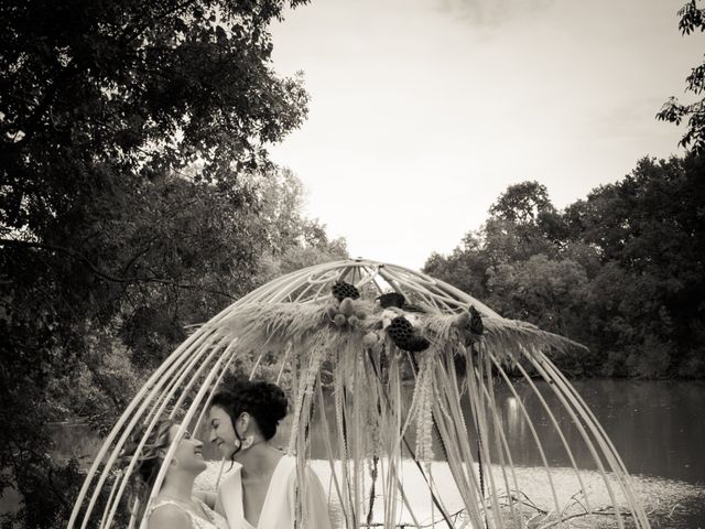 Le mariage de Mélina et Laura  à Sainte-Cécile, Vendée 10