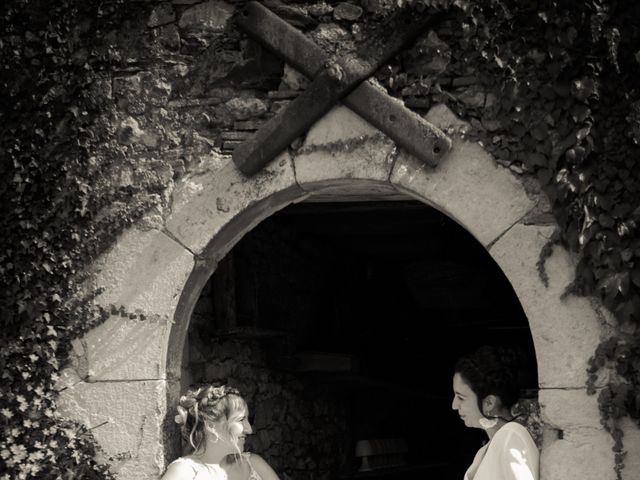 Le mariage de Mélina et Laura  à Sainte-Cécile, Vendée 12