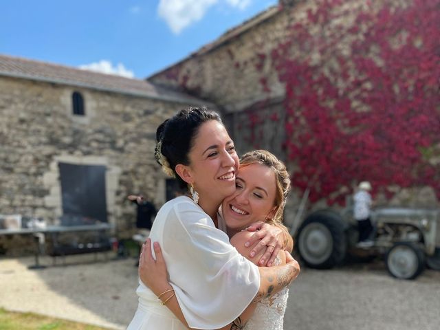 Le mariage de Mélina et Laura  à Sainte-Cécile, Vendée 17