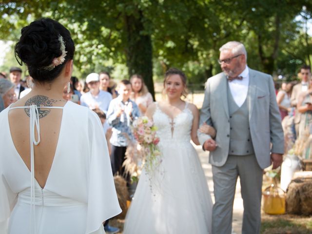 Le mariage de Mélina et Laura  à Sainte-Cécile, Vendée 22