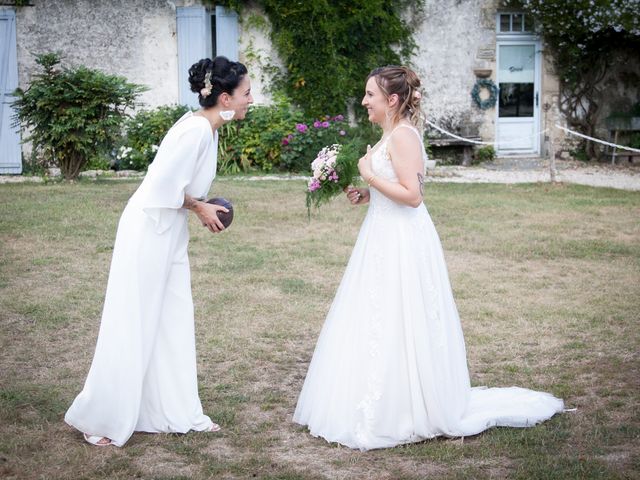 Le mariage de Mélina et Laura  à Sainte-Cécile, Vendée 25