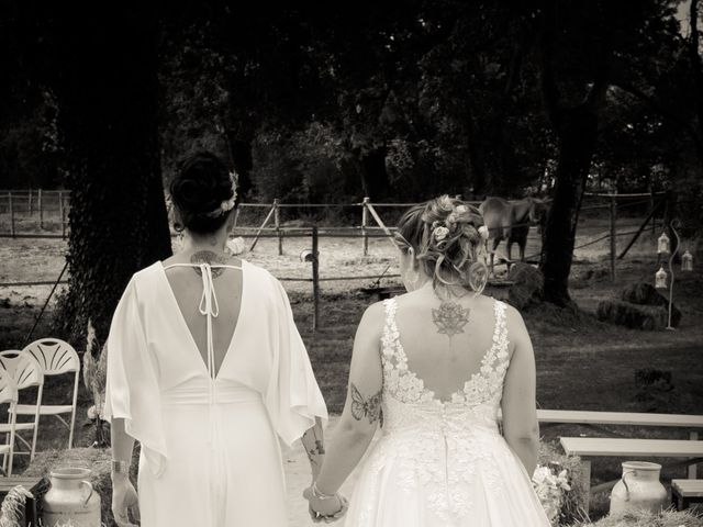 Le mariage de Mélina et Laura  à Sainte-Cécile, Vendée 27