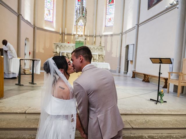 Le mariage de Loïc et Océane à Blacé, Rhône 32