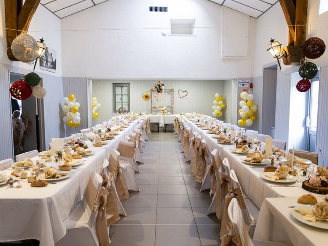 Le mariage de Patrick et Isabelle à Saint-Pont, Allier 24