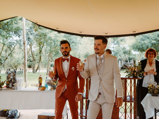 Le mariage de Antonin et Gaëtan à Sainte-Cécile, Vendée 33