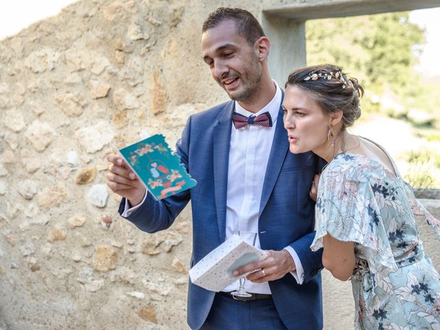 Le mariage de Julien et Ioana à Mirabeau, Vaucluse 2