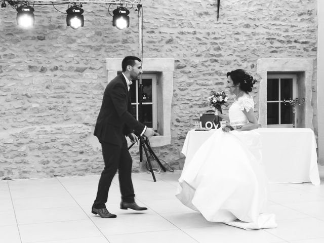 Le mariage de Mickael et Noria à Saint-Laurent-d&apos;Oingt, Rhône 43