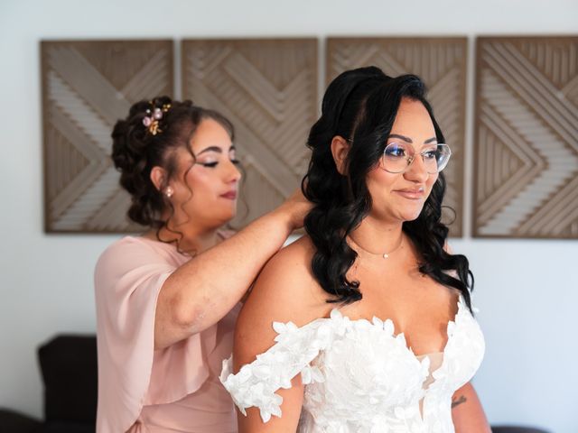 Le mariage de Daniel et Lara à Martigues, Bouches-du-Rhône 13