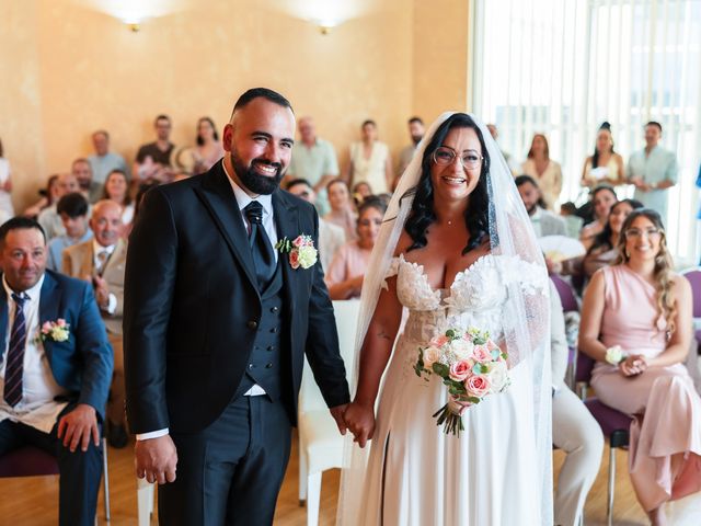Le mariage de Daniel et Lara à Martigues, Bouches-du-Rhône 23