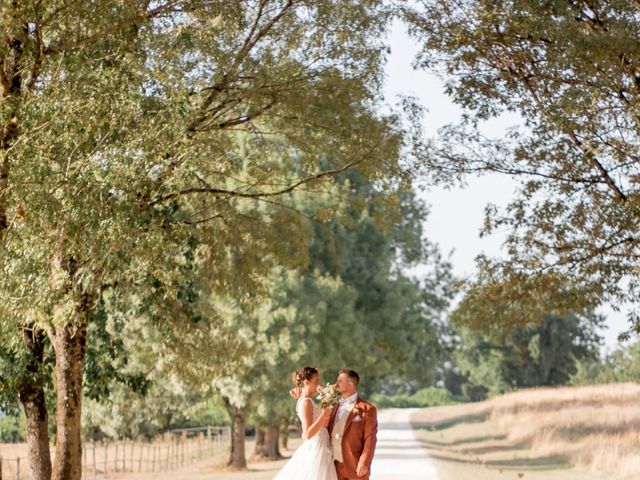 Le mariage de Clément et Célia à Savignac, Gironde 34
